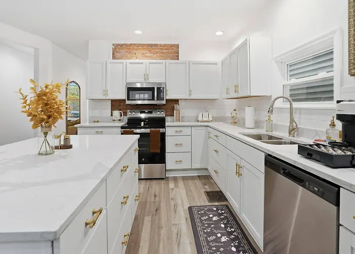 Brand New King Suite| Movie/game Room| Coffee Bar * Pittsburgh