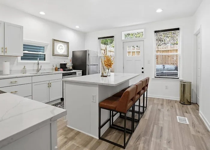 Brand New King Suite| Movie/game Room| Coffee Bar *