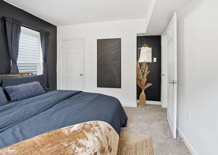 Holiday home Brand New King Suite| Movie/game Room| Coffee Bar Pittsburgh