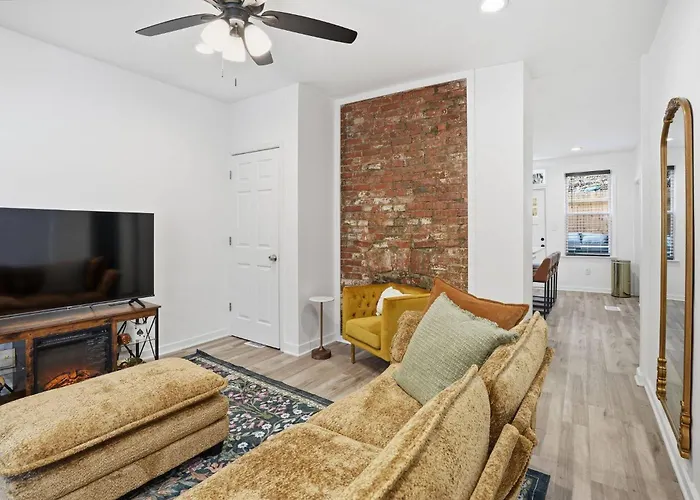 Holiday home Brand New King Suite| Movie/game Room| Coffee Bar Pittsburgh