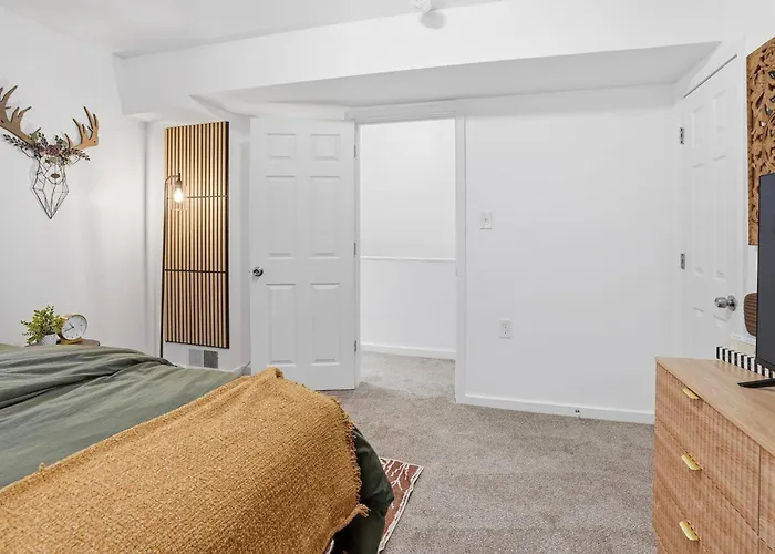 Holiday home Brand New King Suite| Movie/game Room| Coffee Bar Pittsburgh