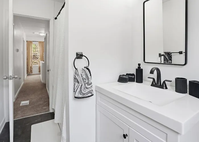 Brand New King Suite| Movie/game Room| Coffee Bar * Pittsburgh