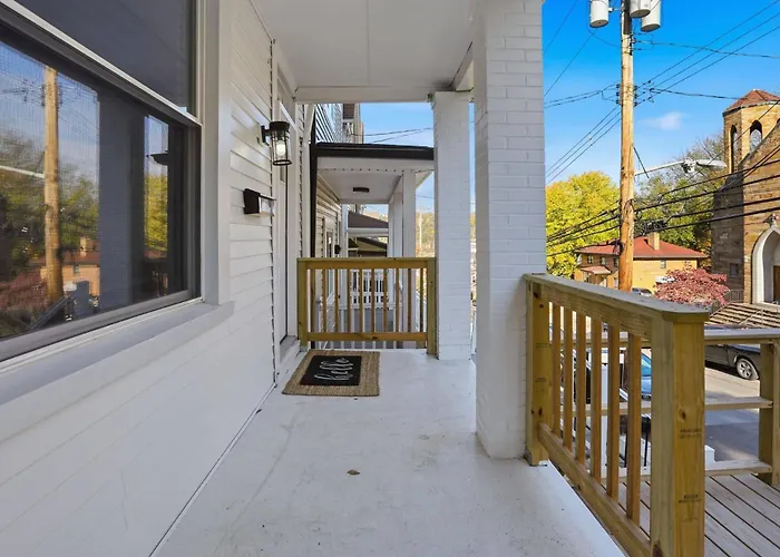 Brand New King Suite| Movie/game Room| Coffee Bar * Pittsburgh