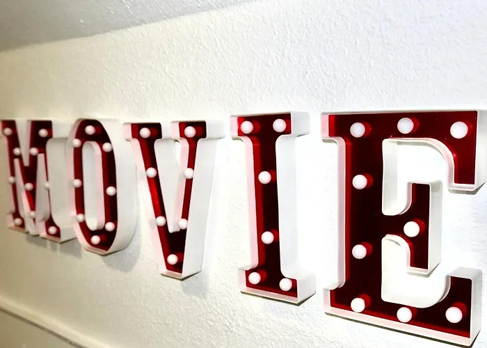 Brand New King Suite| Movie/game Room| Coffee Bar *
