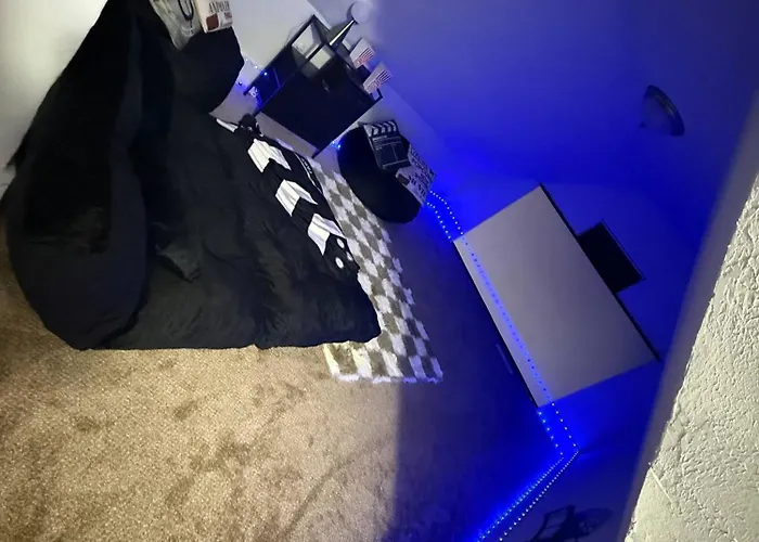 Brand New King Suite| Movie/game Room| Coffee Bar Pittsburgh